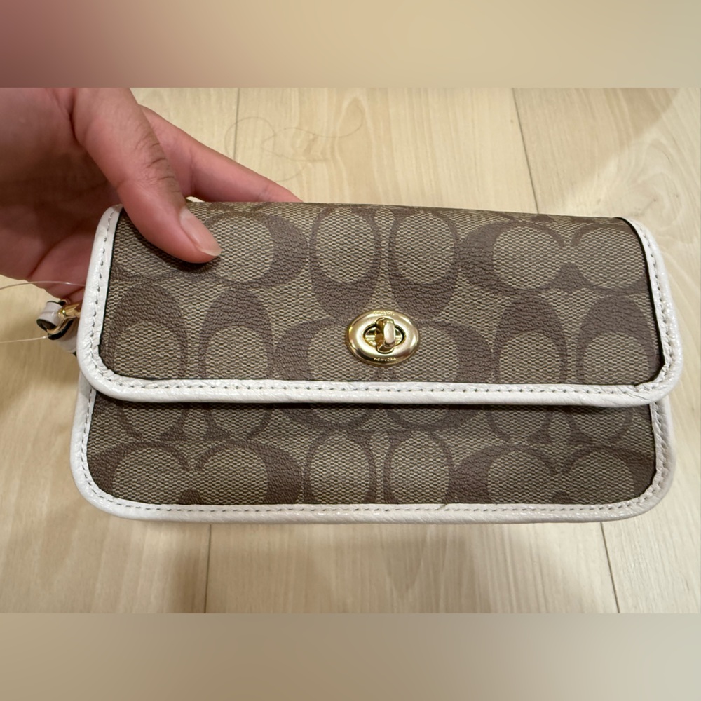 (NWT)Coach Originals Wristlet In Signature Canvas c2299